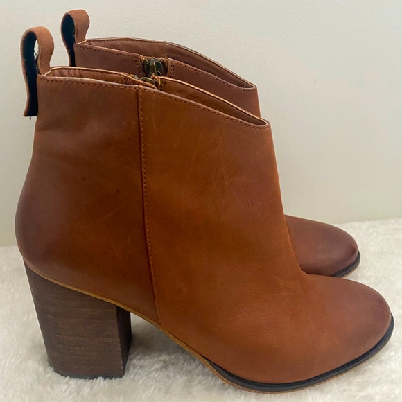 bp Shoes - Brown Leather Ankle Boots - Size 8.5 (9)